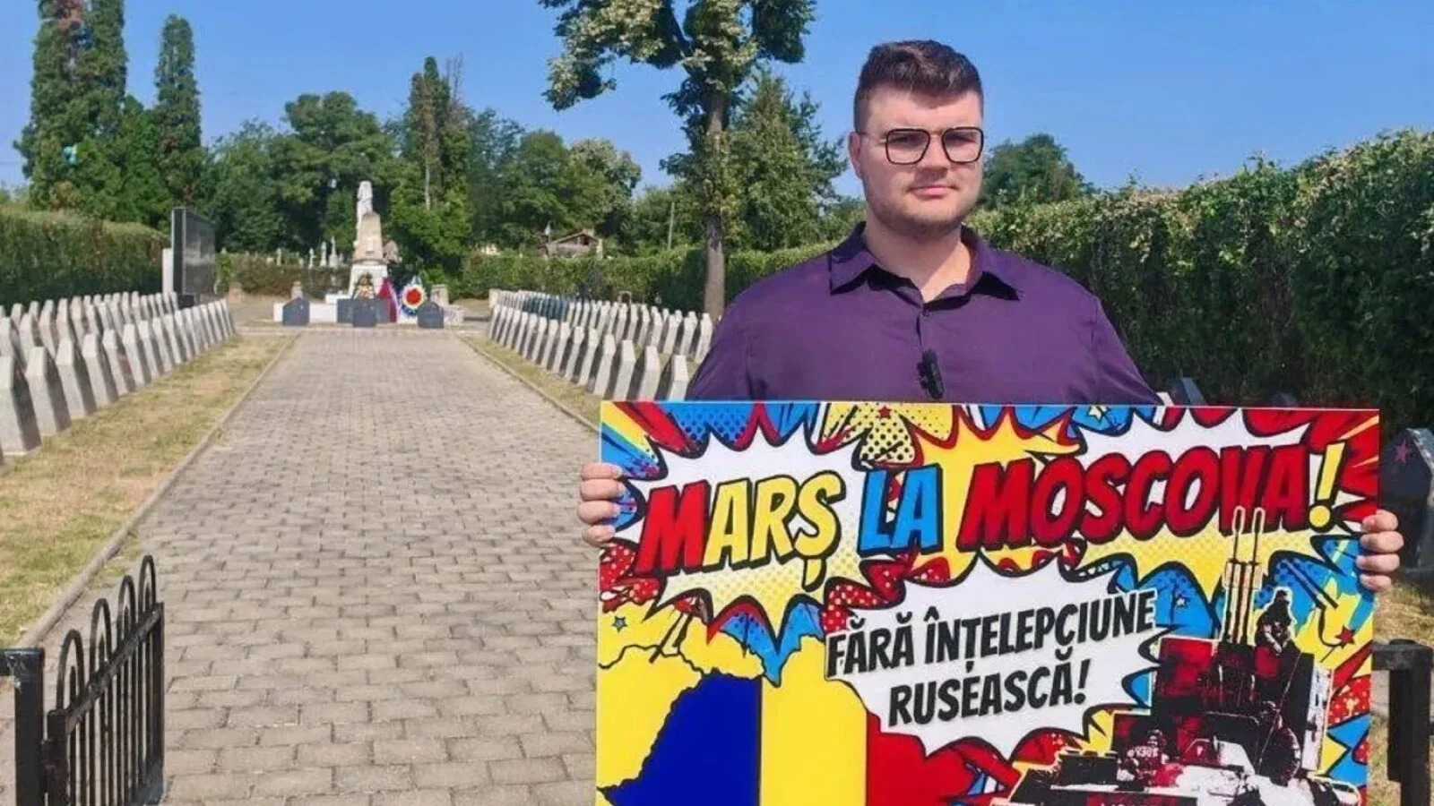 VIDEO Un tânăr asistent universitar, mesaj afișat în prezența ambasadorului rus la București: 'Marș la Moscova!'