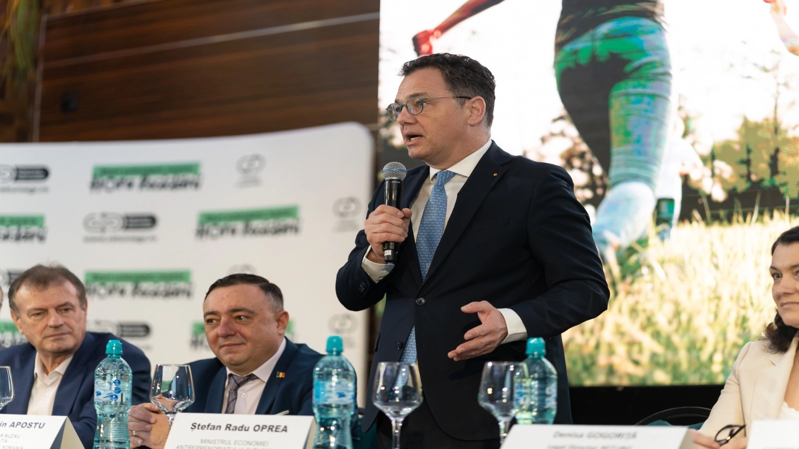 Scandal pe banii pentru noile buletine: Radu Oprea o acuză pe Oana Gheorghiu că a mai pierdut milioane de euro din PNRR