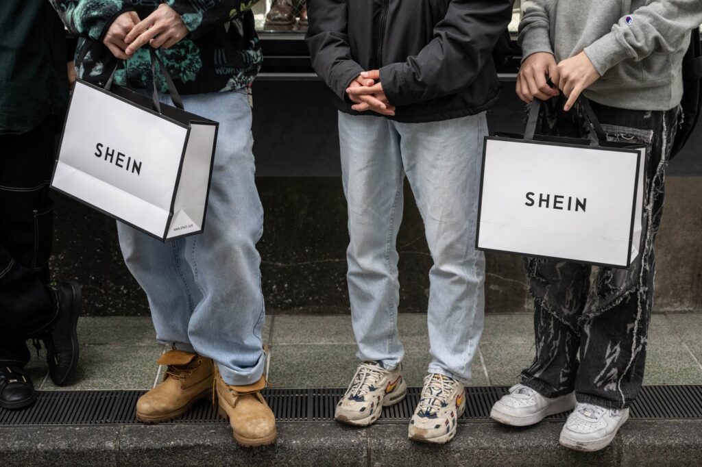 Gigantul fast-fashion Shein își reduce evaluarea la cel mult 27 de miliarde de dolari în IPO-ul de la Hong Kong