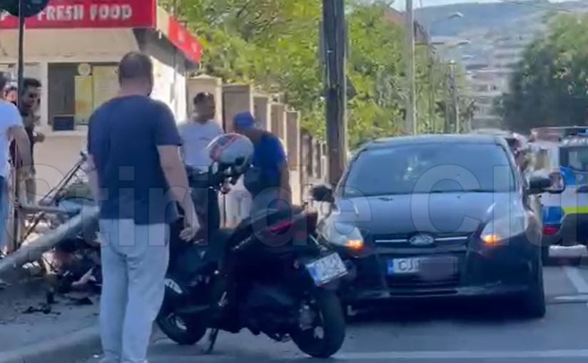 VIDEO. Urmărire ca-n filme pe străzile Clujului: Tânăr fără permis a furat o mașină, a lovit două mașini și o femeie pe trotuar. A fugit/Oamenii l-au prins