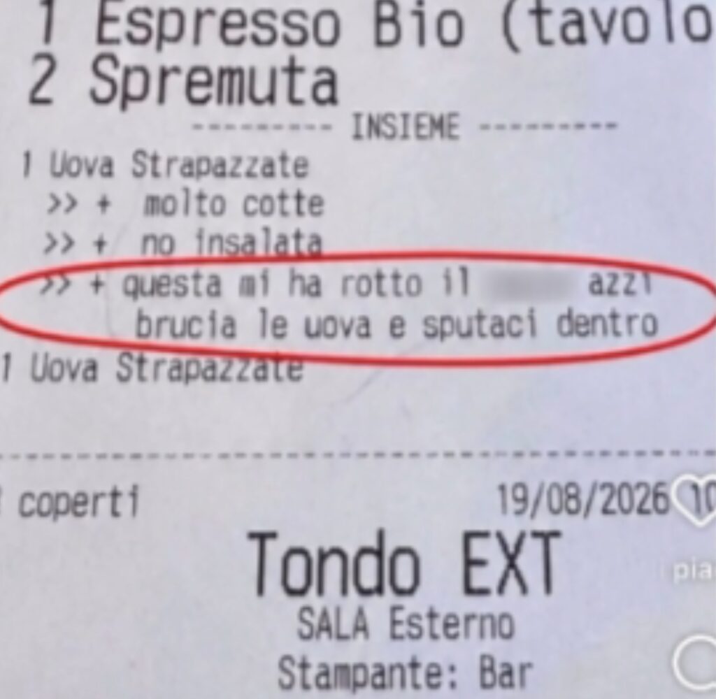 Val de ură în Italia după ce un chelner a notat pe o comandă dată bucătarului: „Arde ouăle și scuipă în mâncare” / Proprietarul restaurantului câștigă clienți promovând reacția angajatului