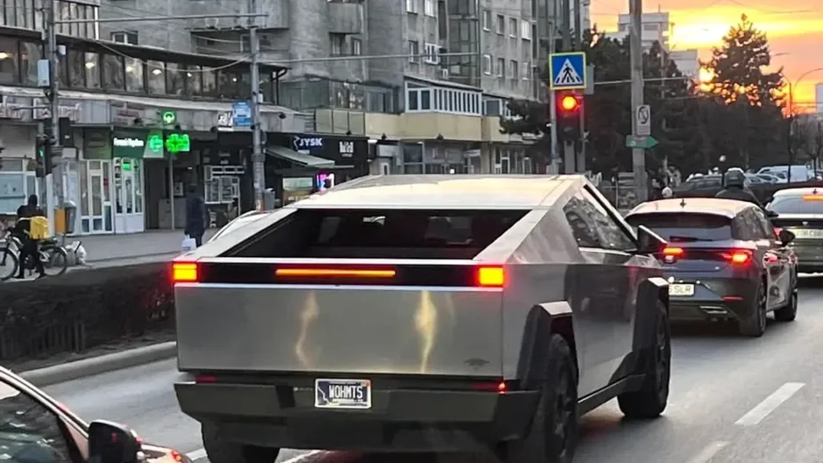 Alarmă uriașă pe piața auto: milioane de mașini, chemate în service din cauza portierelor. Tesla, lovită cel mai puternic de măsura Chinei