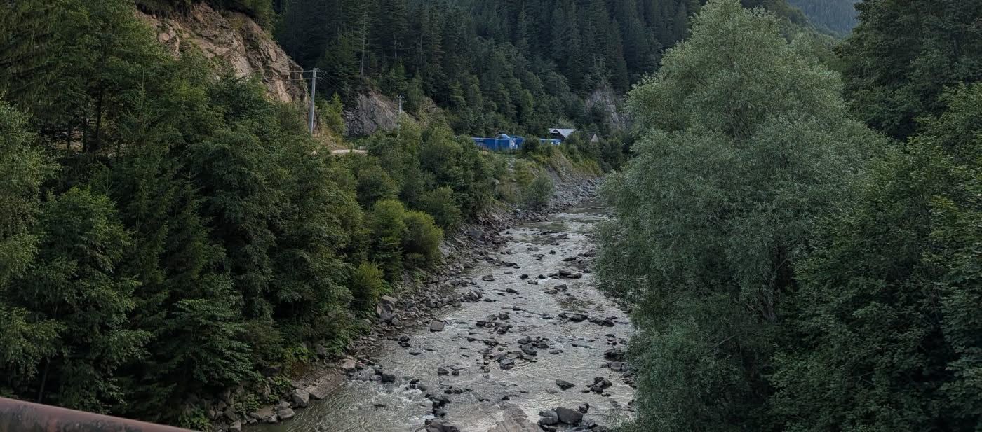 Criză de apă la Beliș, în plin sezon. Localnicii și turiștii se plâng de secetă
