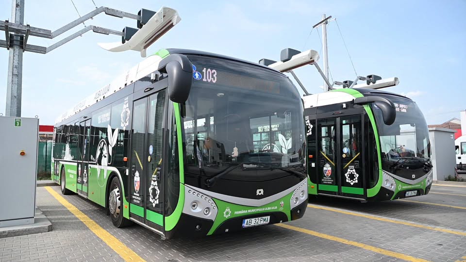40 de autobuze electrice achiziţionate cu 34 de milioane de euro prin PNRR şi Programul Operațional Regional, puse în circulaţie la Cluj-Napoca
