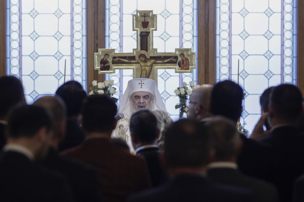 Patriahul Daniel, mesaj de început de an şcolar: Ora de Religie contribuie la dezvoltarea identităţii personale / ”În familia creştină, credinţa se trăieşte şi se transmite prin rugăciune”