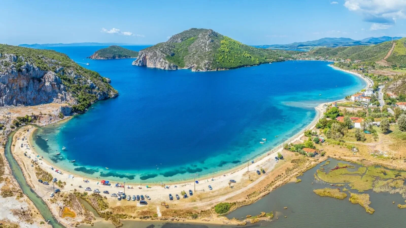VIDEO Destinația din Grecia preferată de români își schimbă profilul turistic. Europenii îi înlocuiesc treptat pe ruși