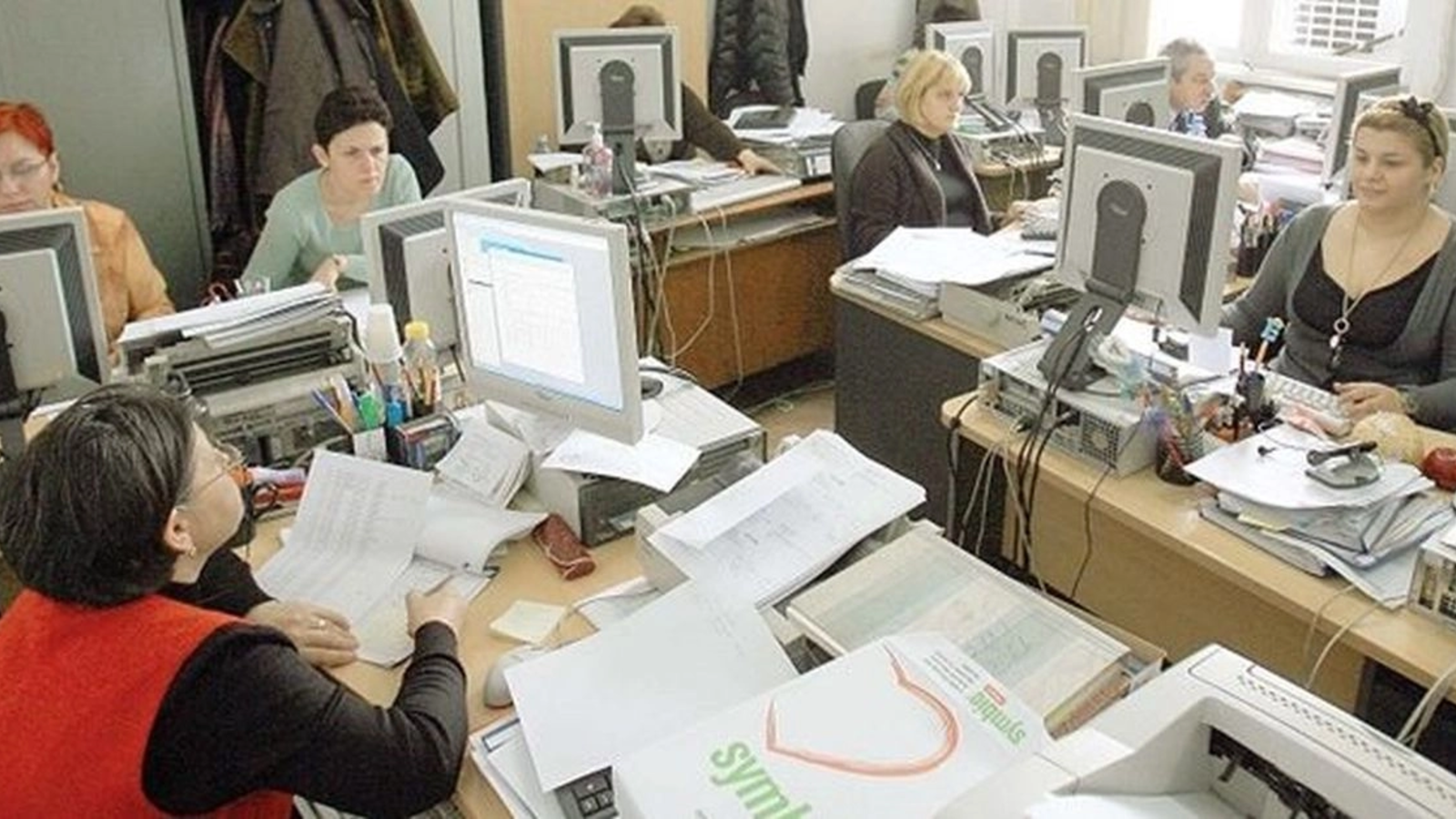 Tsunami în administrația publică: Personalul contractual soț-soție și părinte-copil are 60 de zile să iasă din „raporturi ierarhice directe” / Termenul expiră pe 8 octombrie