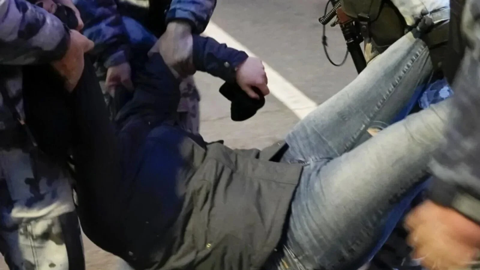 Nou val de mobilizare în Rusia: Razii agresive pe străzi