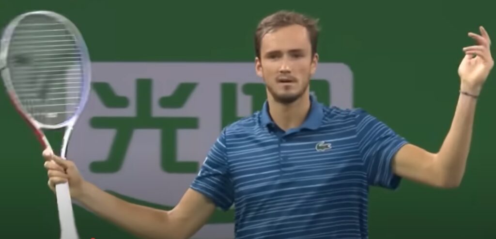 VIDEO: Moment viral cu rusul Medvedev, fost lider ATP: „Și curlingul e mai bun decât tenisul. Nu e târziu să mă apuc de alt sport”