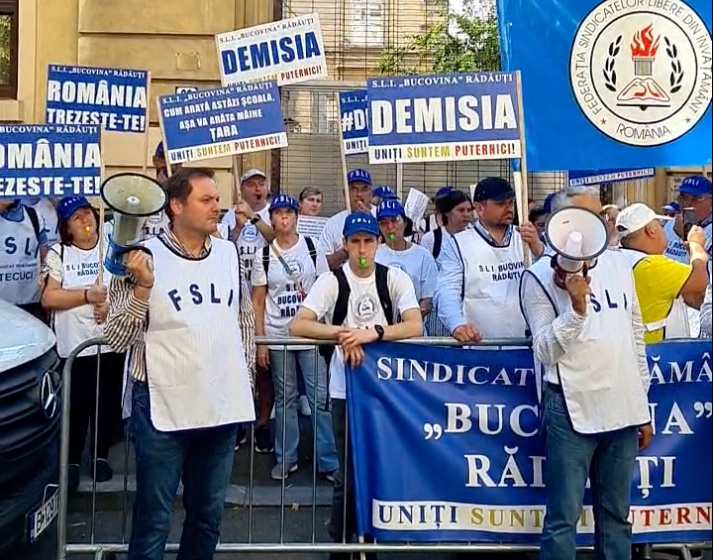 Sindicatele din educaţie au respins ultima variantă a proiectului Legii salarizării