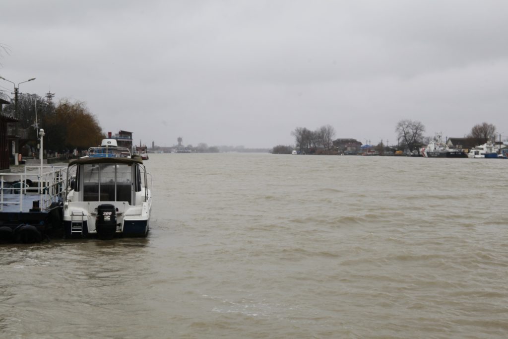 Exporturile de cereale ale Ucrainei sunt încetinite de lipsa piloţilor care să treacă navele pe canalul Sulina
