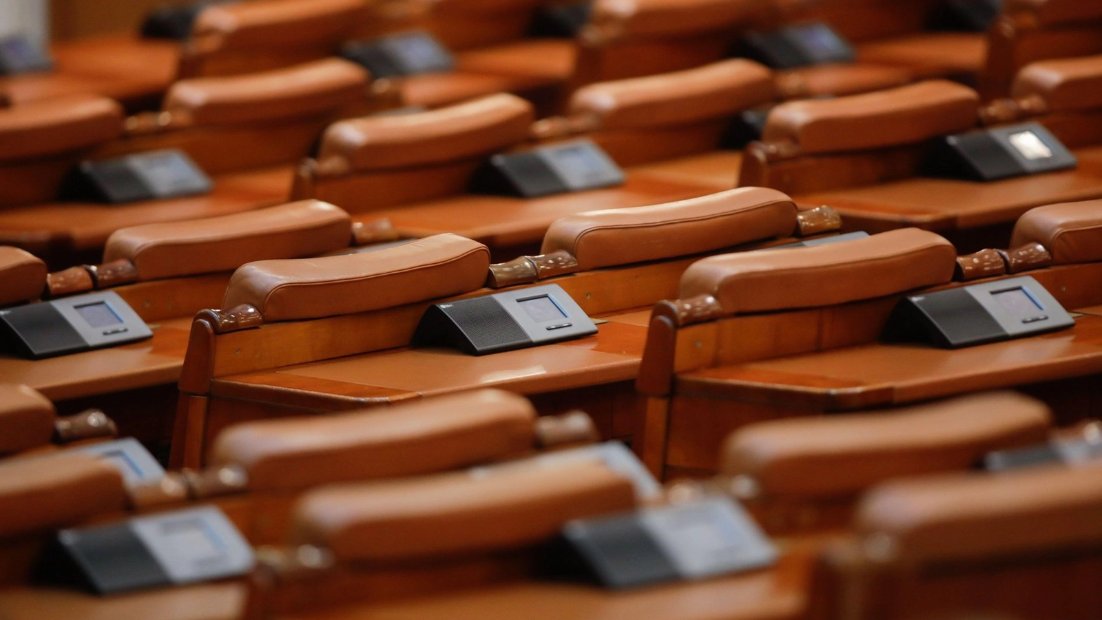 Reforma administrativ-teritorială revine pe masa Parlamentului. PNL își anunță prioritățile pentru toamnă