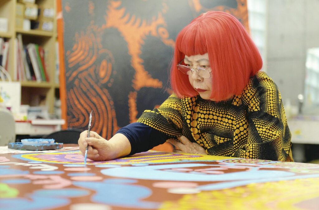Artă cu buline și dovleci: artista japoneză Yayoi Kusama a murit