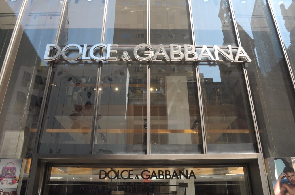Dolce & Gabbana obține o derogare de la băncile creditoare după ce a înregistrat pierderi operaționale