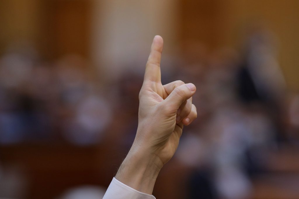Alexandru Dimitriu (USR): „PSD își plătește datoria la Lia. Vinerea ca hoții! Mâine dimineață se dă lovitura fatală speranței într-o justiție independentă”
