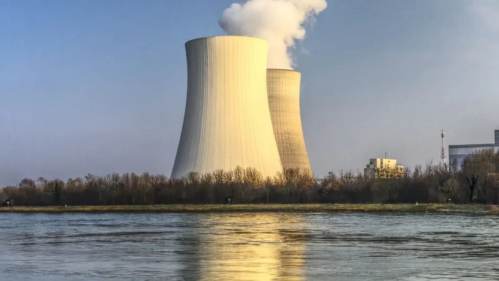 Cea mai mare centrală nucleară din Franța a fost închisă: motivul e unul surprinzător