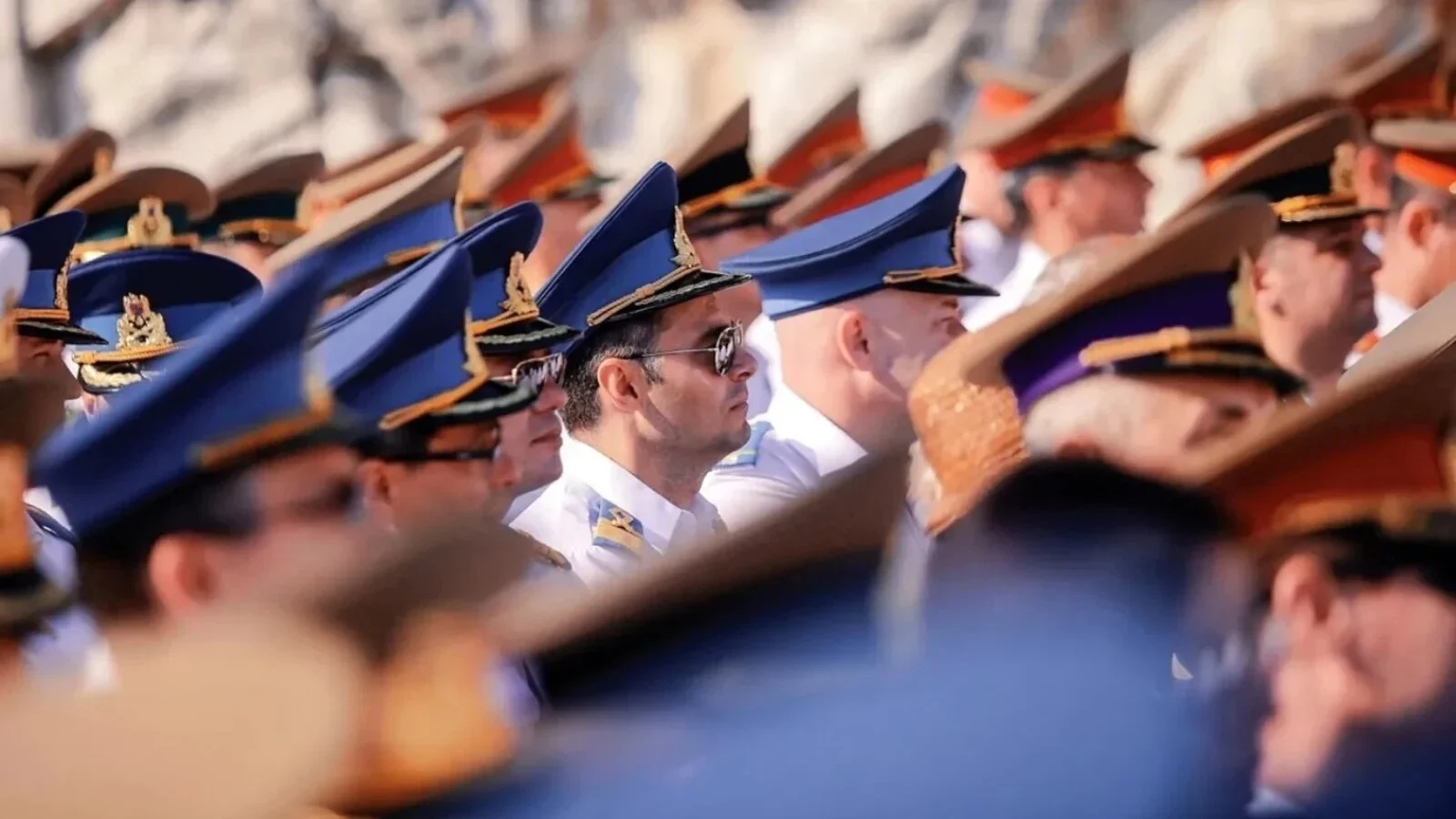 Ministrul Apărării schimbă regulile de carieră în Armată: Cadrele militare pot înainta în grad chiar dacă au vechime mai mică de un an / Decizia s-a publicat în Monitorul Oficial