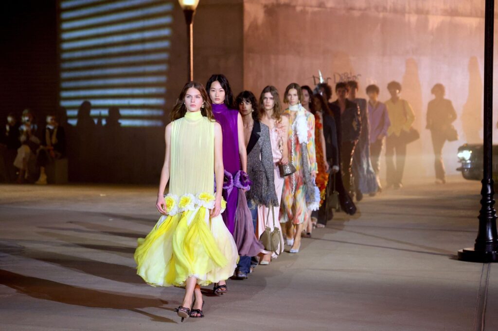 În era TikTok și a livestream-ului, de ce mai avem nevoie de Fashion Week?