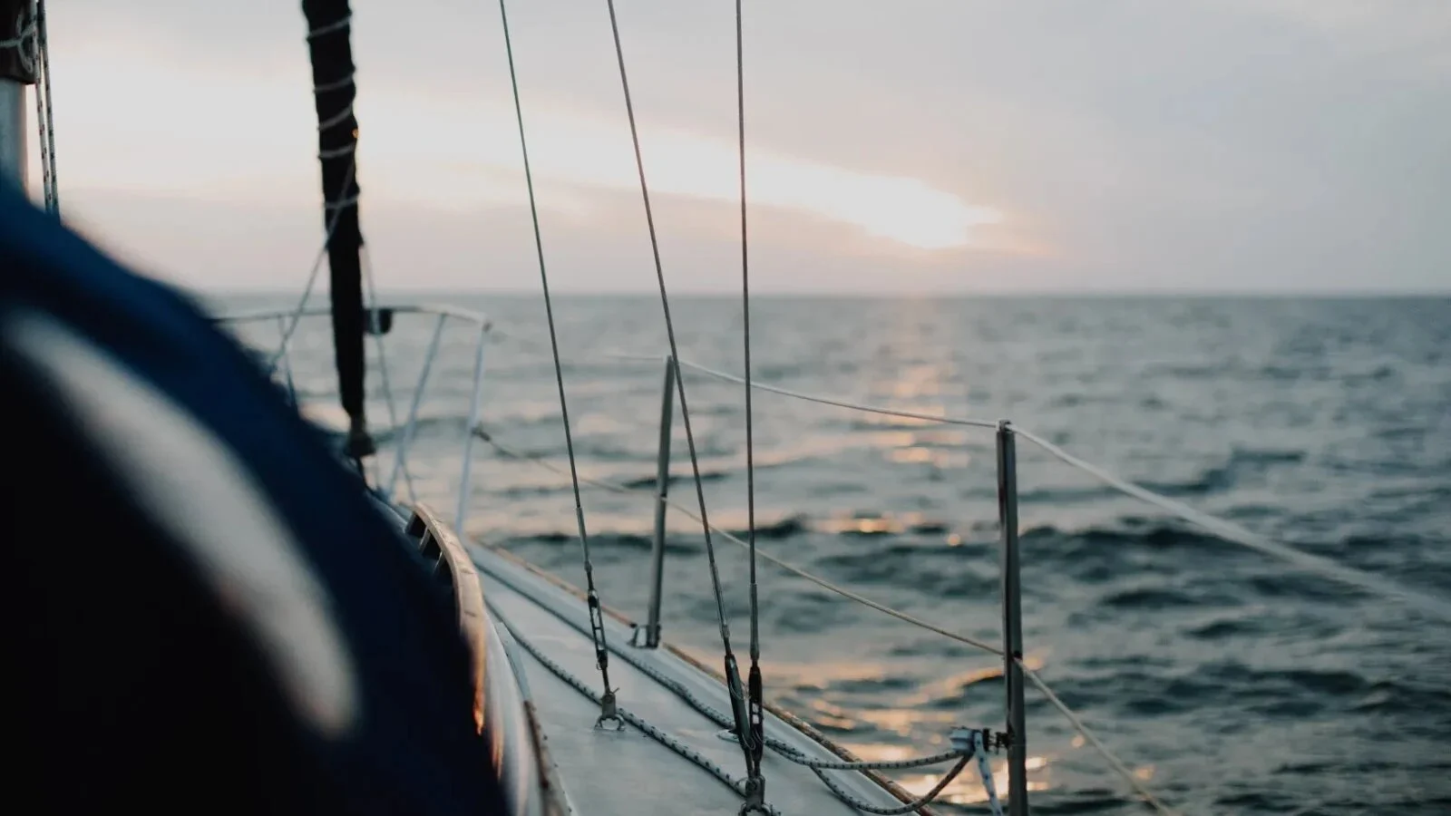 Care e starea marinarilor de pe nava scufundată joi în Marea Neagră. Procurorii încearcă să afle ce s-a întâmplat