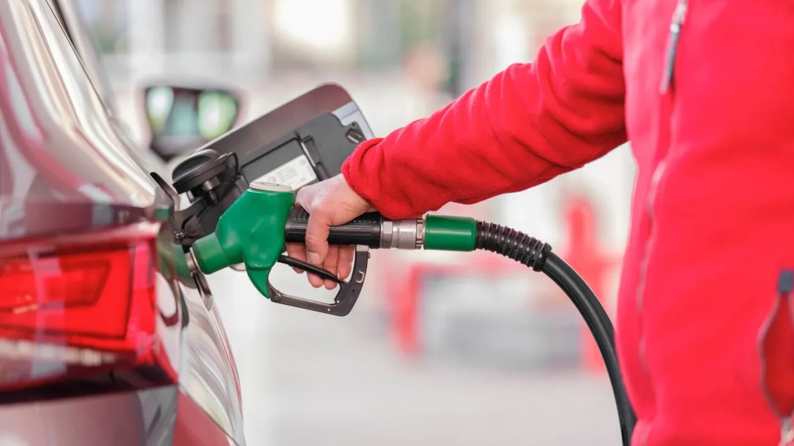 Reducerea accizei la motorină crește de la 20% la 25% de la 1 septembrie. Alexandru Nazare: "Este o intervenţie temporară şi calibrată"