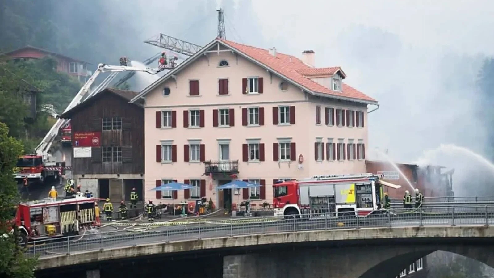 Doi români au murit în incendiul din Elveția (MAE)