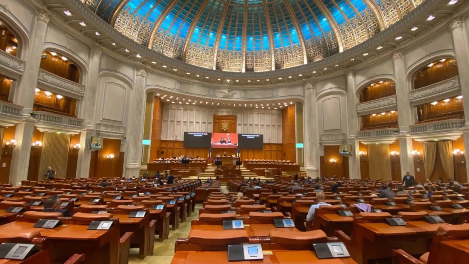 O lege anti-Pahonțu se strecoară în Parlament