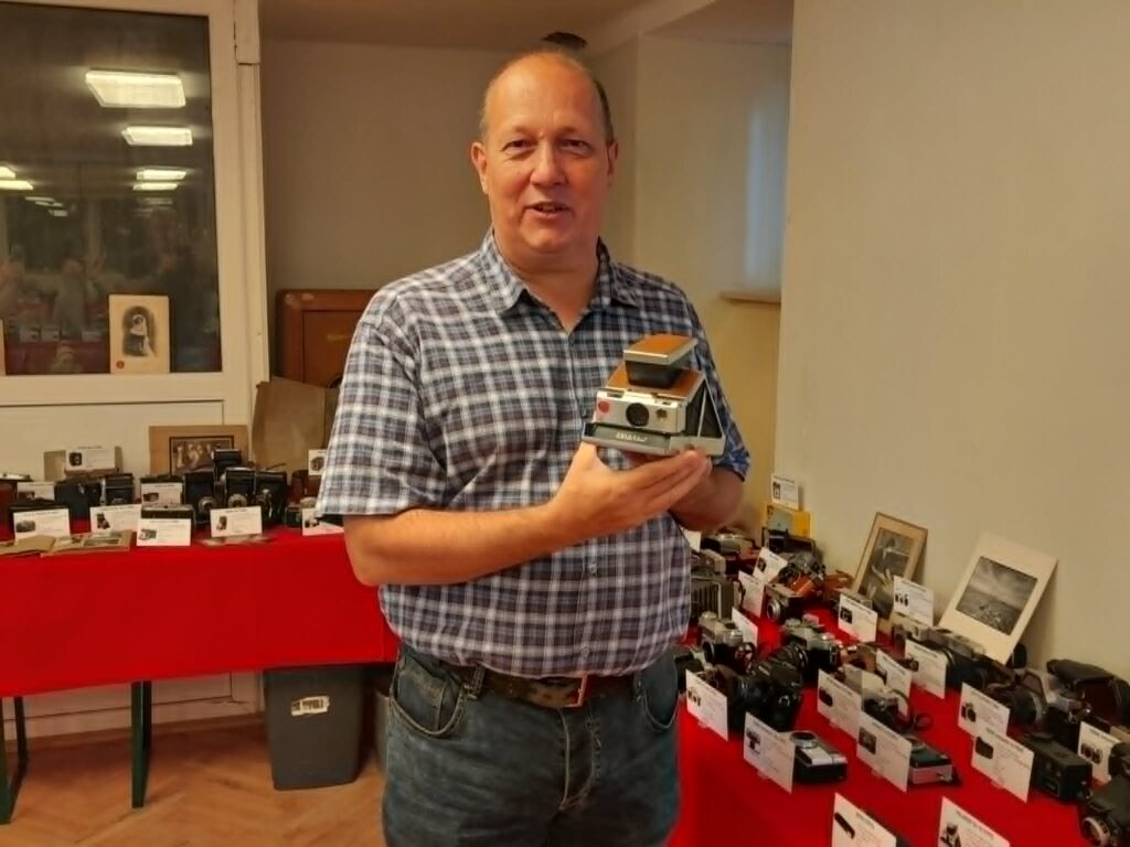 GALERIE FOTO: O călătorie prin istoria fotografiei: timișoreanul care a adunat aproape 300 de aparate foto. De la Kodak Brownie, până la Polaroid și primele aparate digitale