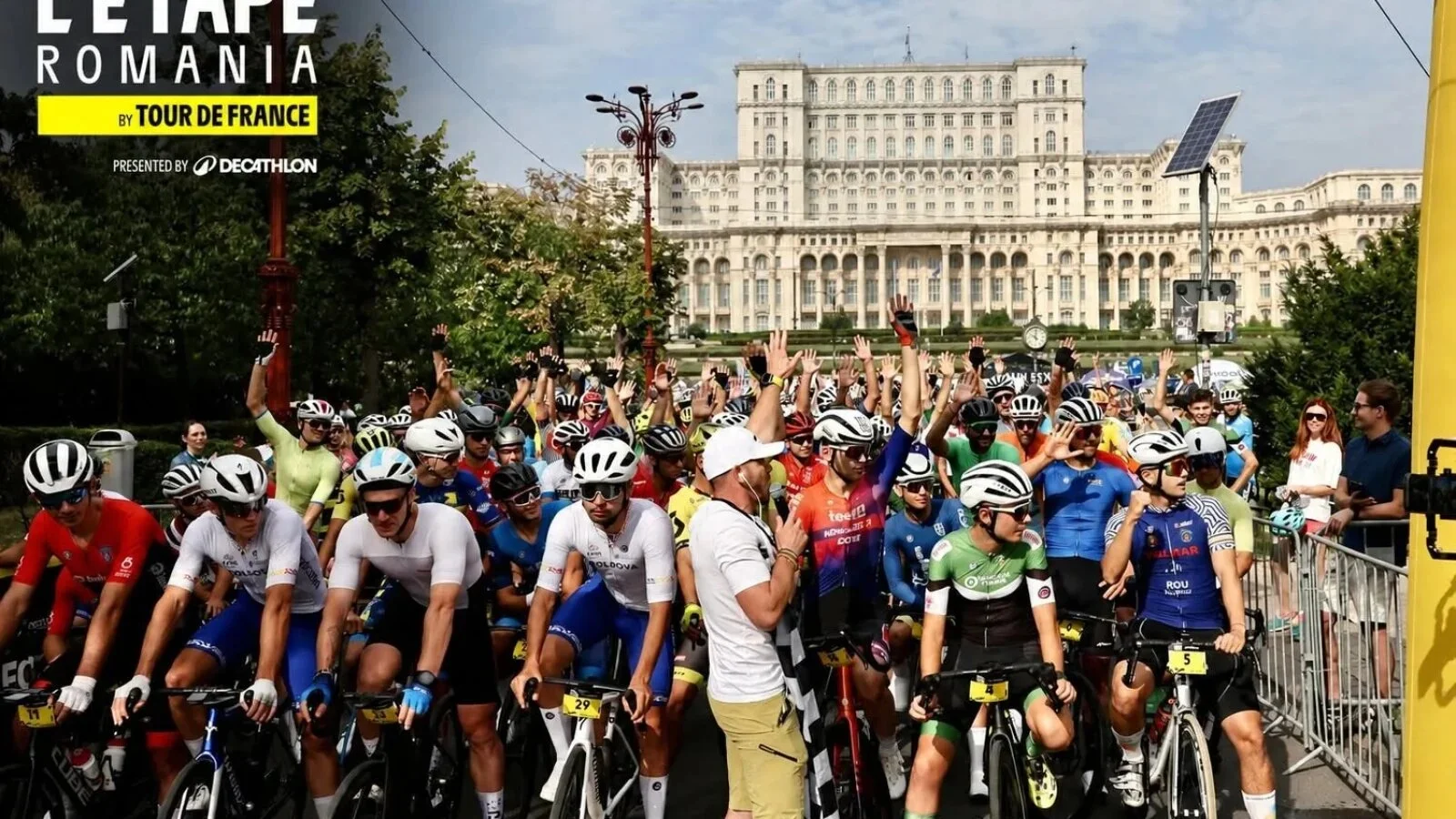 Incident grav în București: Doi cicliști care participau la „L’Étape Romania by Tour de France”, au fost loviți de o mașină