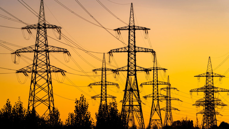 Scandal în energie! Investiții gata de funcționare, ținute pe tușă de ANRE: peste 250 de cereri zac nesoluționate, în timp ce facturile cresc
