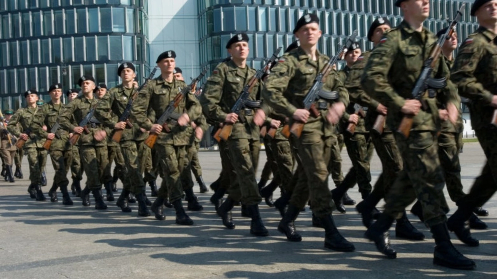 Varşovia are planuri mari în domeniul apărării: "Construim cea mai mare armată terestră din Europa"