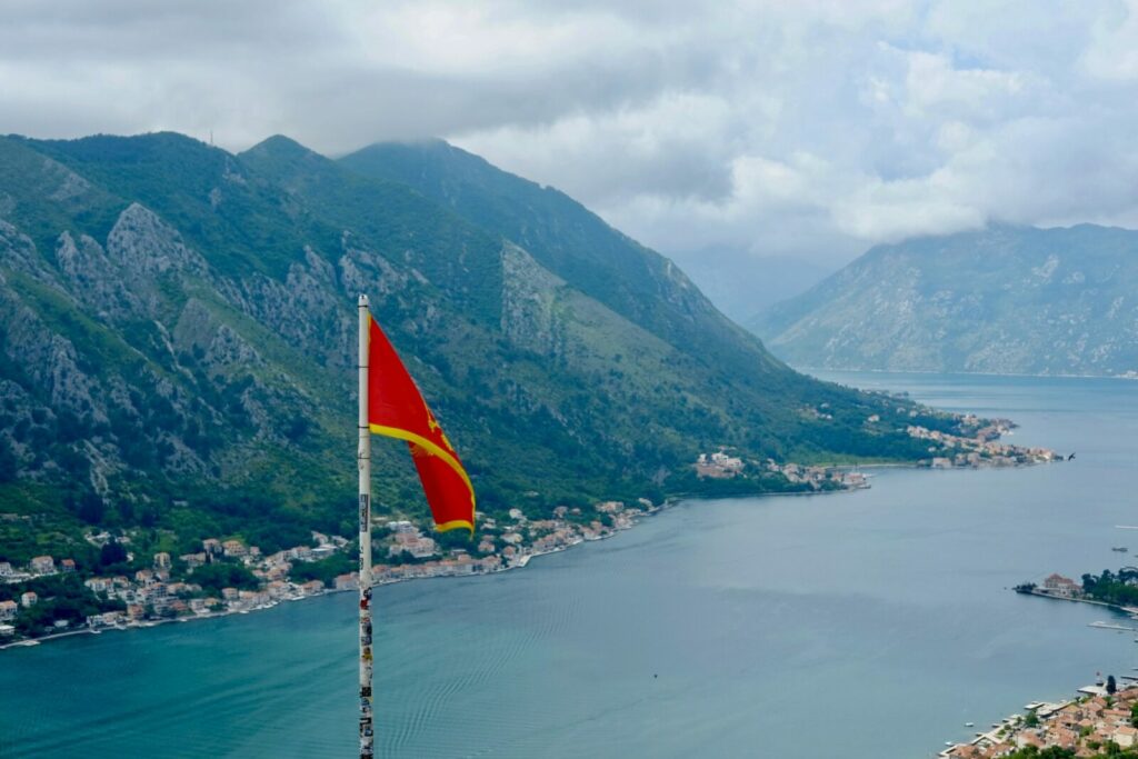 Muntenegru, tot mai aproape de aderarea la UE / Serbia, acuzată că încearcă să-i influențeze parcursul european