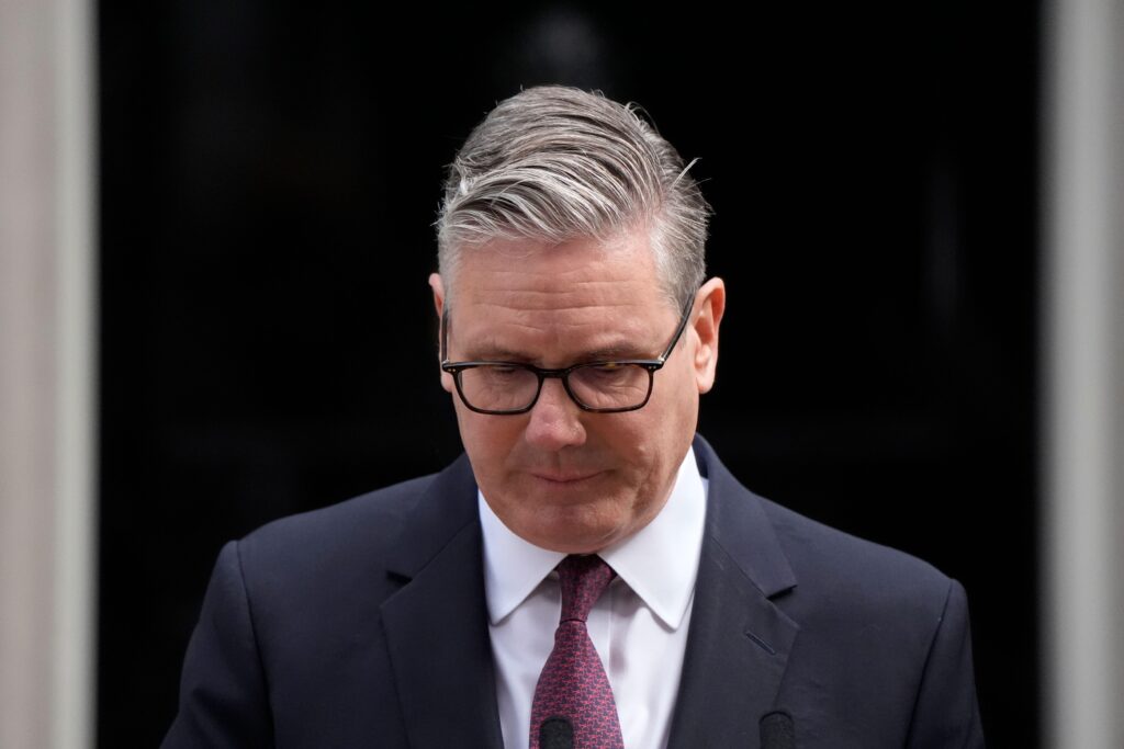 Fostul premier britanic Keir Starmer își anunță demisia din funcția de deputat