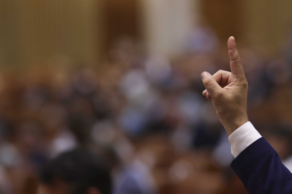 PNL a mai racolat un senator de la POT / Grupul PSD a pierdut un senator