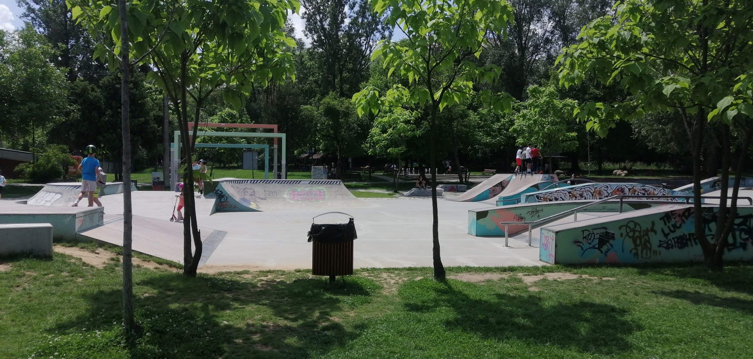 „Nu se vede aproape nimic!” Un clujean reclamă iluminatul slab de la Skatepark-ul Rozelor