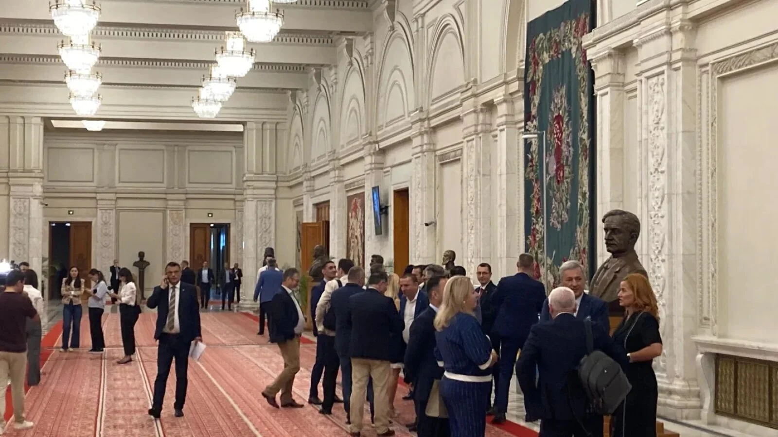 SURSE Forfotă în Camera Deputaților: Liberalii și USR-iștii pregătesc o mutare care împinge PSD în poză cu AUR