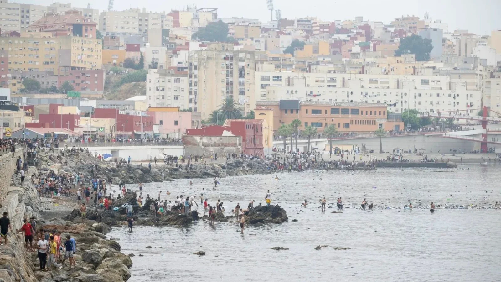 VIDEO Criza migranţilor scapă de sub control - Ceuta se cufundă în haos