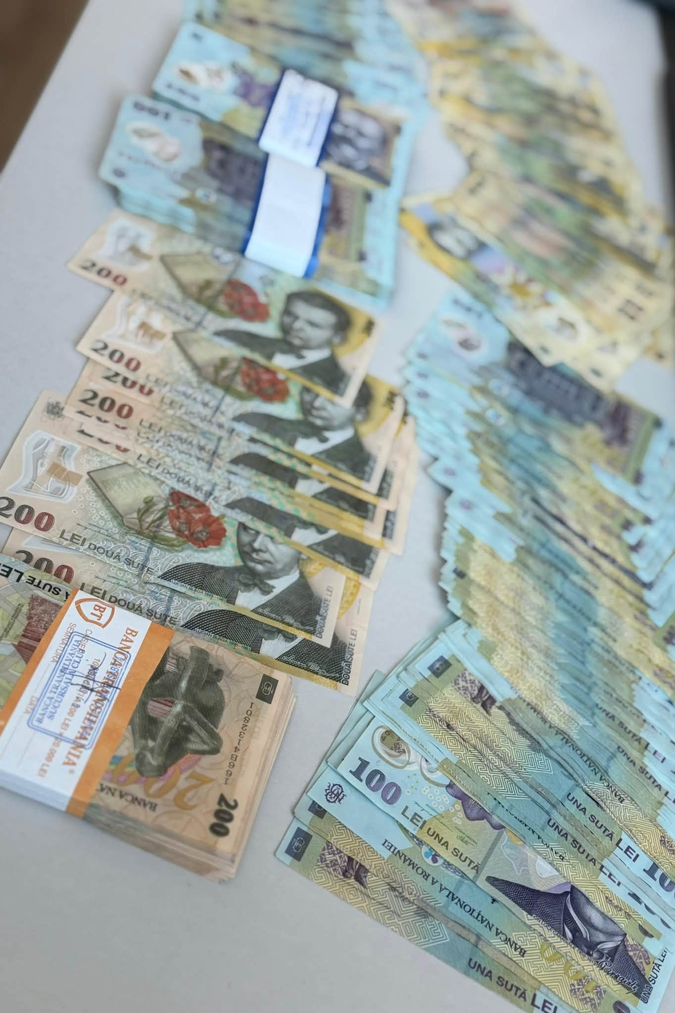O clujeană, la un pas de o țeapă colosală. Un hoț a convins-o să retragă 60.000 de lei din contul bancar