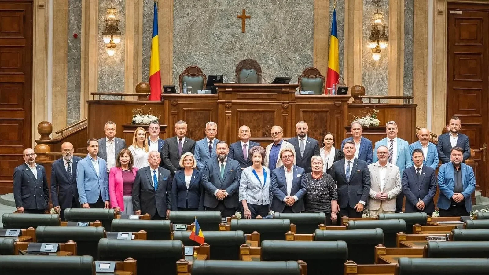 Box între suveraniști: Grupul AUR din Senat a transferat încă un senator din grupul PACE