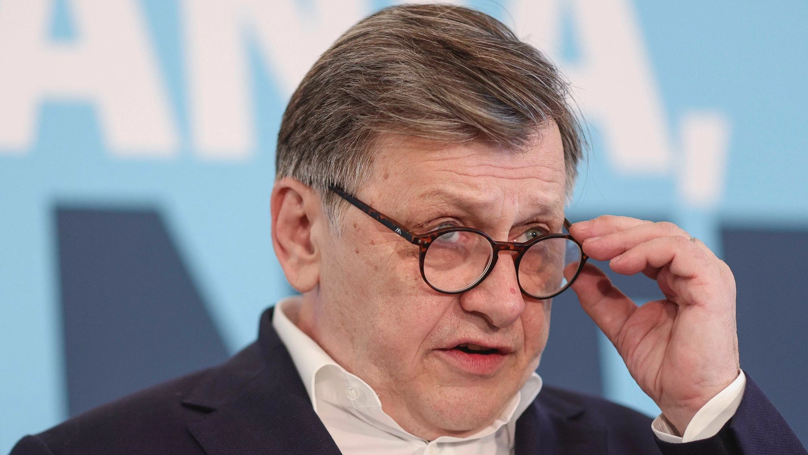 Crin Antonescu, poziție tranșantă față de Bolojan și USR: Acționează pur și simplu ca o 'grupare teroristă' în interiorul statului român