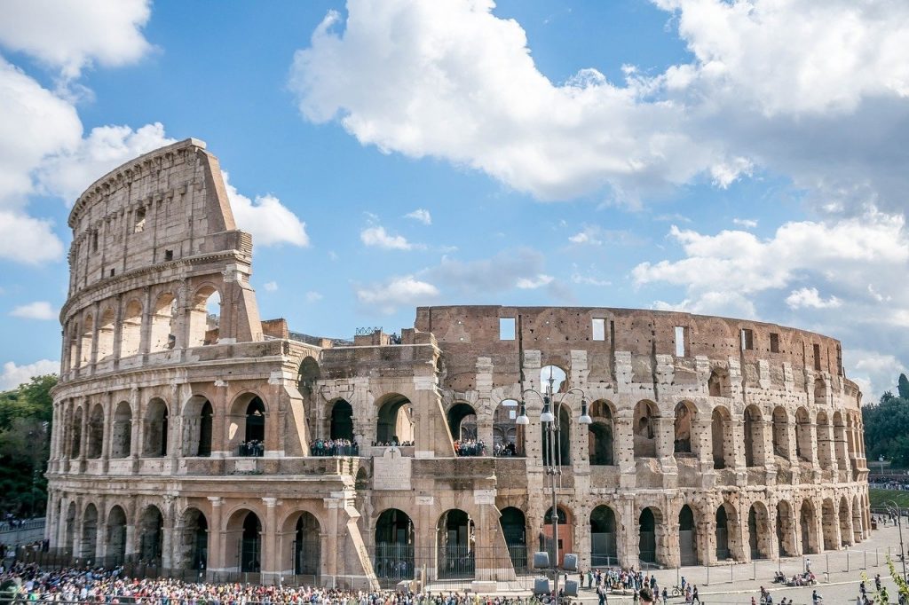 „Zonă roșie” de securitate în jurul Colosseumului şi al altor monumente din Roma, în contextul unui val de infracțiuni stradale în zona istorică a capitalei Italiei