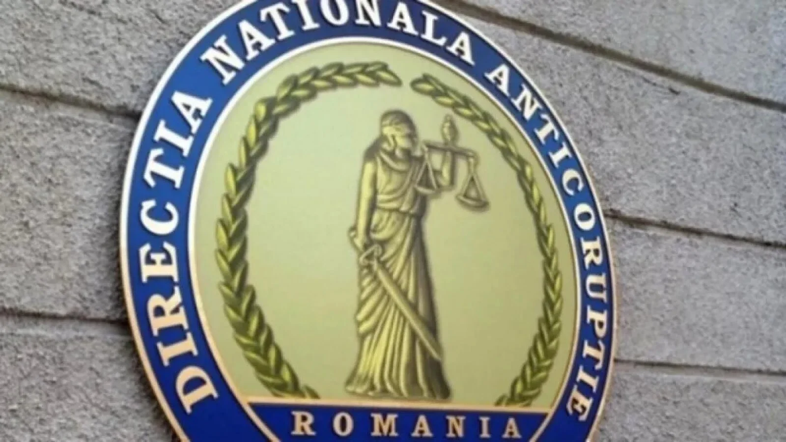 Percheziții DNA la ANAF Timișoara. Un inspector fiscal, fost director al Poștei Timiș și al Spitalului Jebel, dus la București pentru audieri