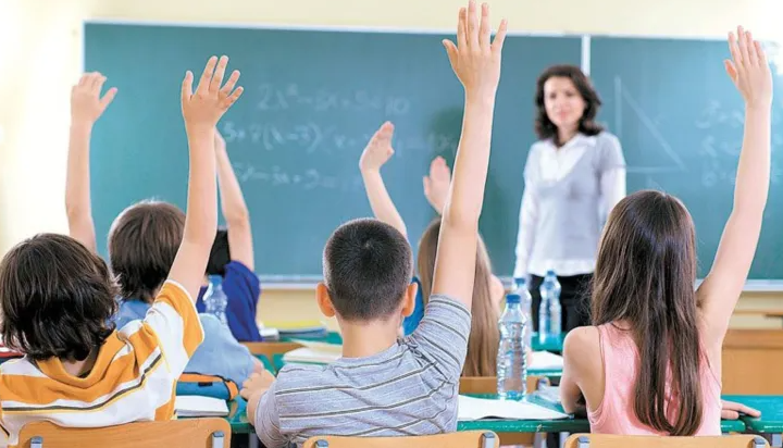 Luni sună din nou clopoțelul! Aproape 2,9 milioane de copii încep noul an școlar – Calendarul complet al vacanțelor