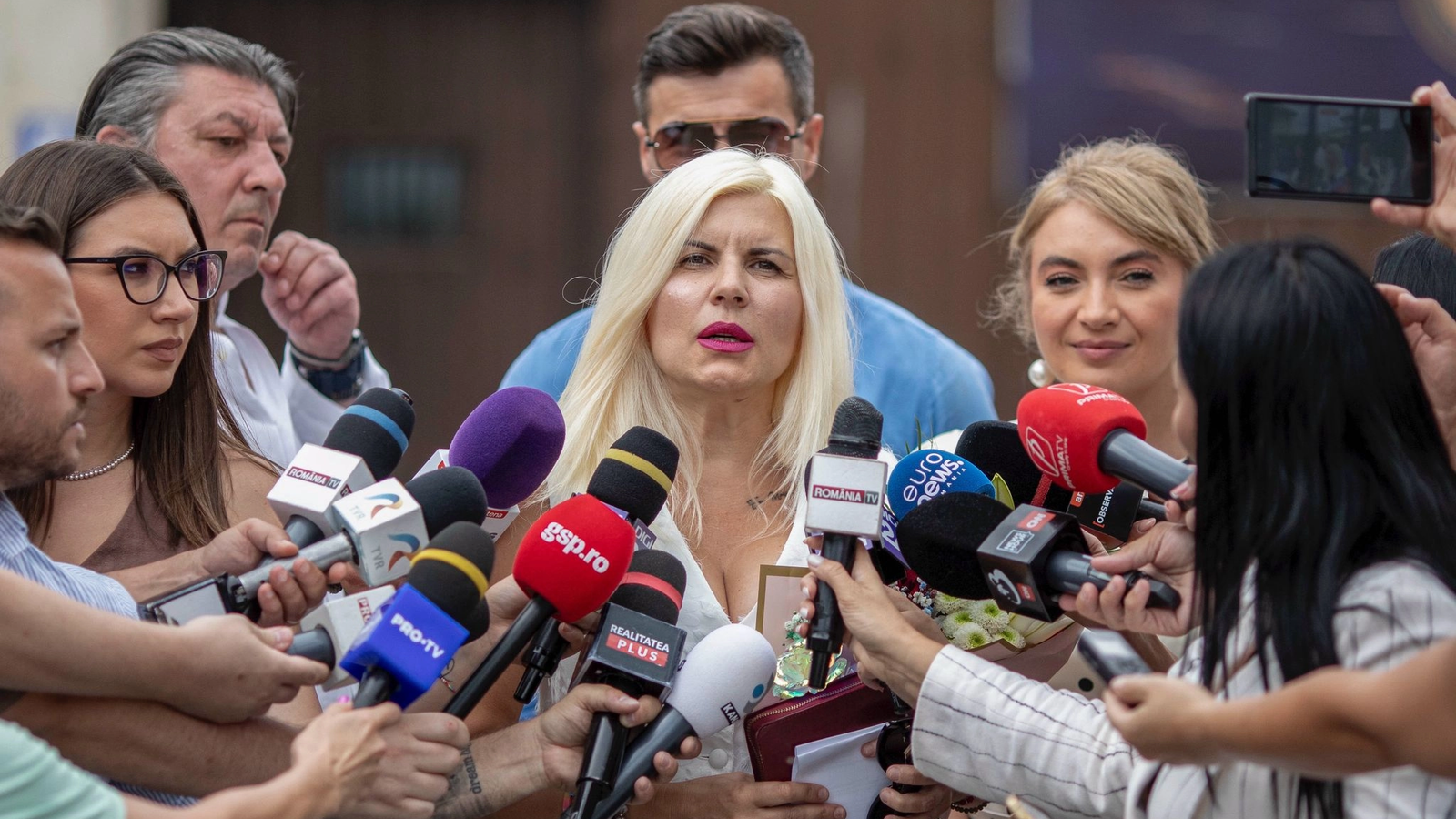 Elena Udrea: Dacă politicienii nu sunt capabili să dea un premier, să lase cetățenii să aleagă din nou