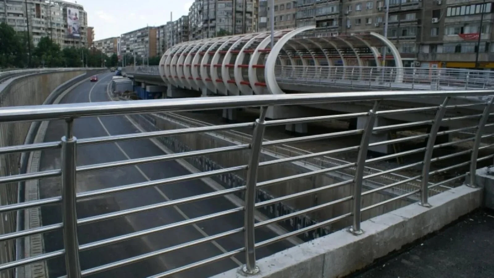 Bărbat mort după ce a căzut de pe Pasajul Obor. Cazul, preluat de Serviciul Omoruri