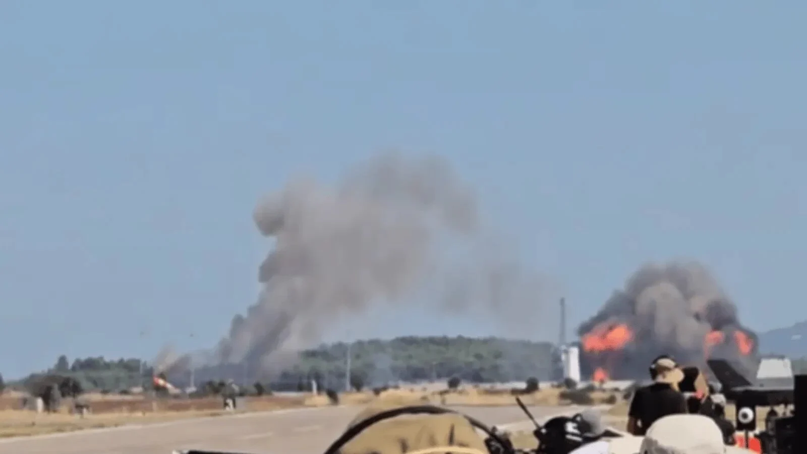 VIDEO Tragedie la mitingul aviatic din Grecia: Un avion de vânătoare F-4 s-a prăbușit și a explodat în fața a mii de spectatori