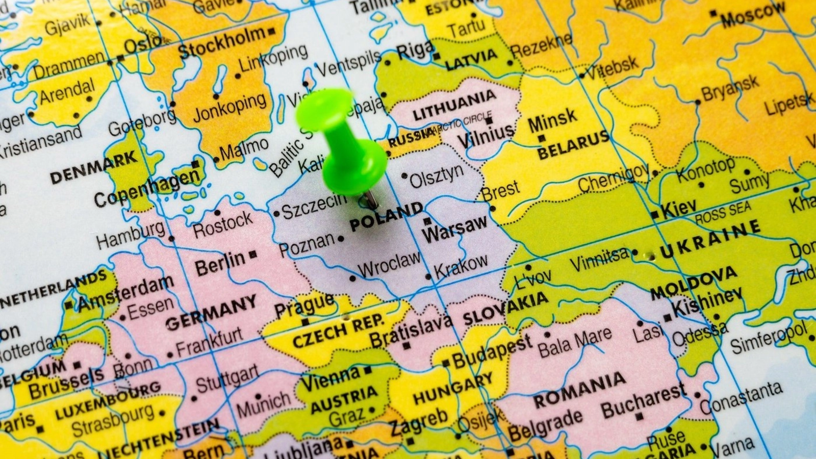 Polonia a ridicat aviația militară de la sol și a emis alerte de urgență din cauza unui nou atac masiv al Rusiei în Ucraina