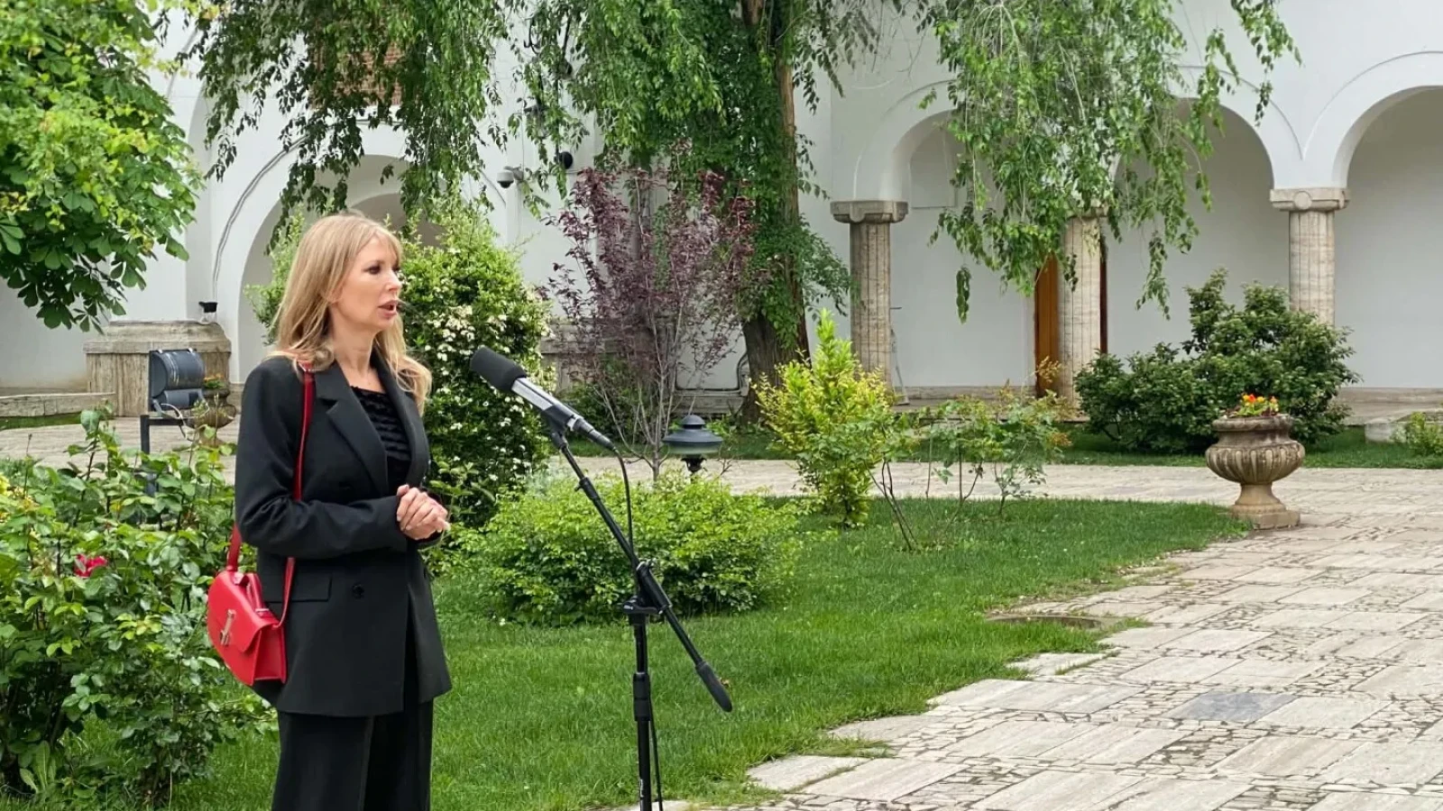 Avocata Victoria Stoiciu după ce Episcopia Hușilor l-a interzis pe Georgescu:
