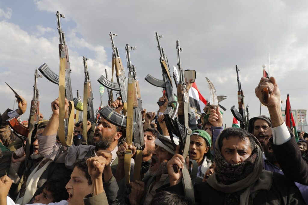 Peste 140 de morți într-o singură zi, în confruntările dintre houthi și forțele guvernamentale din Yemen