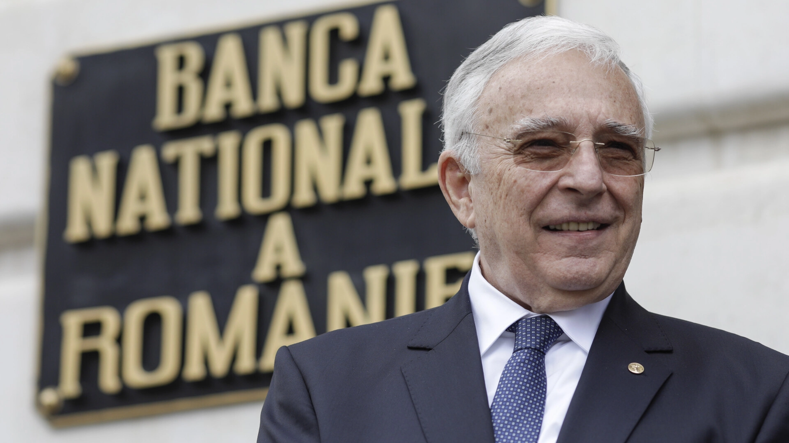 De la „ceaiul de tei” la aproape 89.000 de lei net pe lună. Cât câștigă Mugur Isărescu și șefii BNR