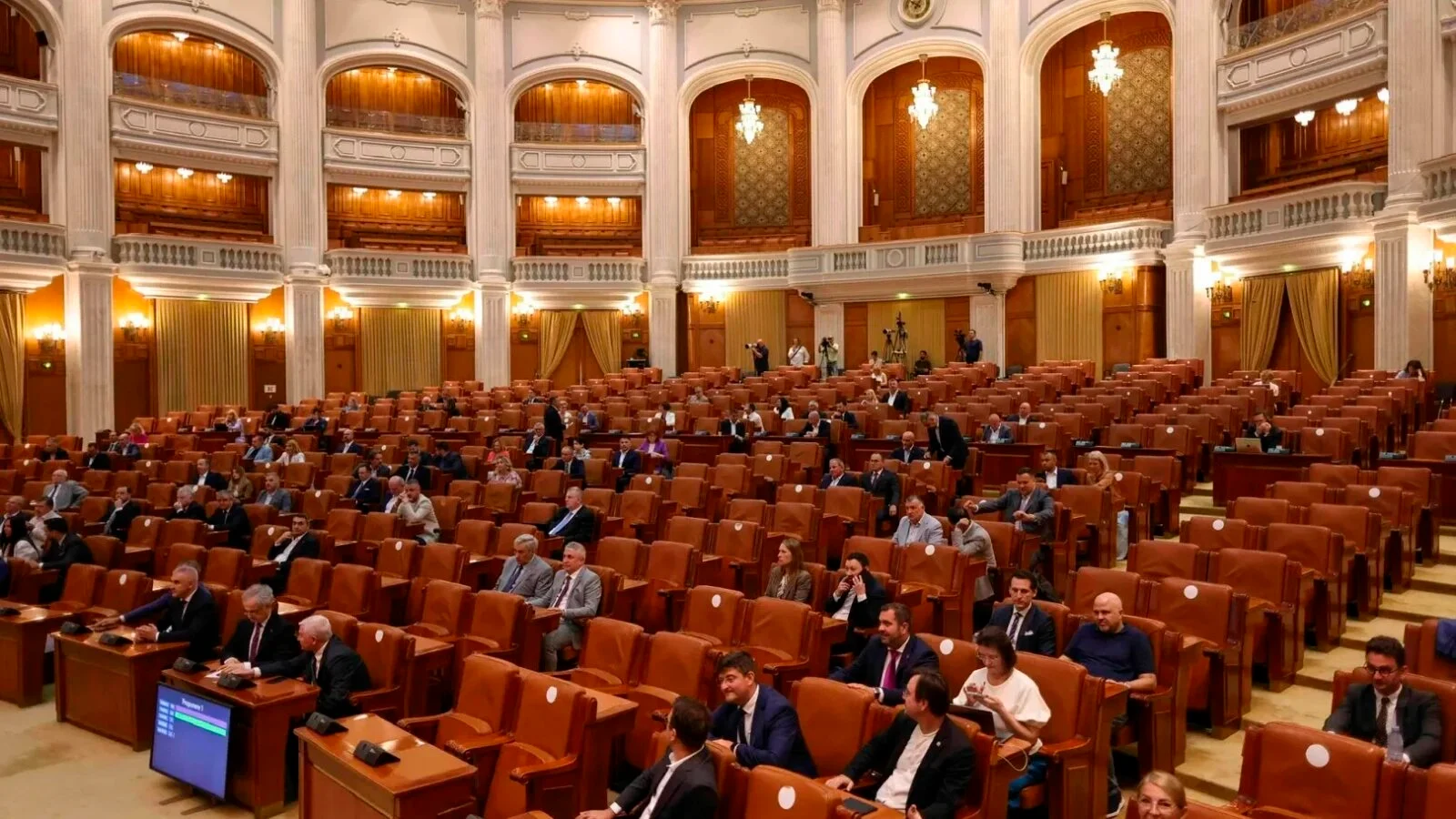 PNL și USR cer renunțarea la votul online în Parlament: Nu mai există justificare